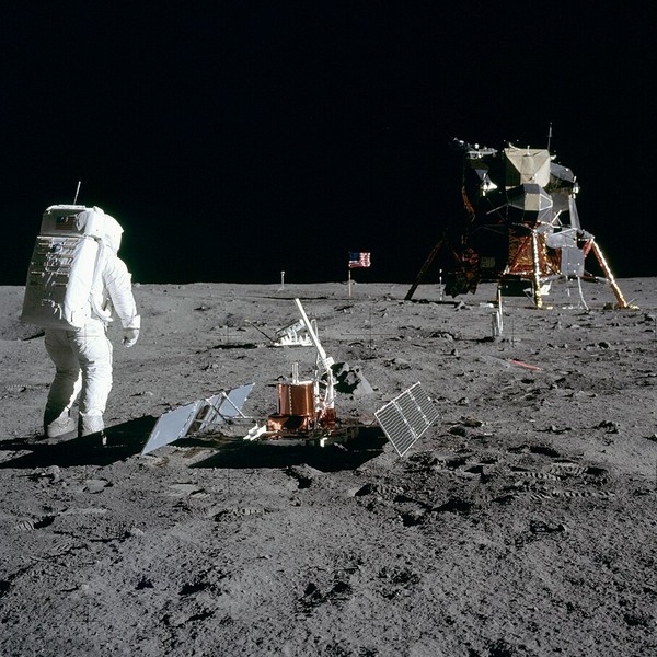 Langage, des images et des mots, la conquête spatiale, Neil Armstrong