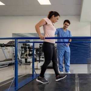 Langage, des images et des mots, la joie, la confiance, Je progresse aux barres parallèles